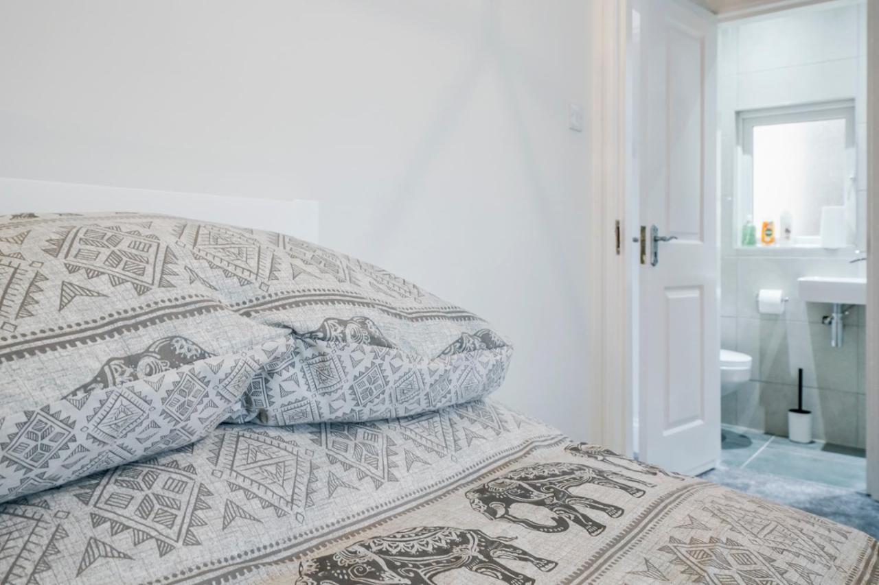 Close To City Centre Stylish 3 Bedroom House 贝尔法斯特 外观 照片